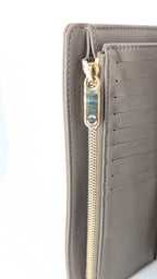 Louis Vuitton Amelia Wallet Mahina Leder Taupe