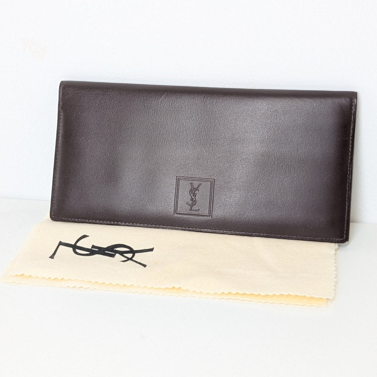 Yves Saint Laurent Long Wallet aus braunem Leder