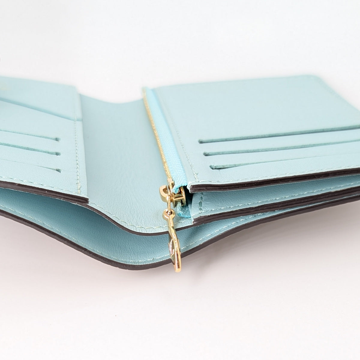 Louis Vuitton LV Vertical Compact Wallet Taurillon Leder