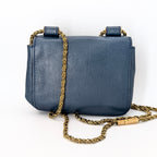 Chloé Mini Elsie Crossbody Bag aus blauem Leder