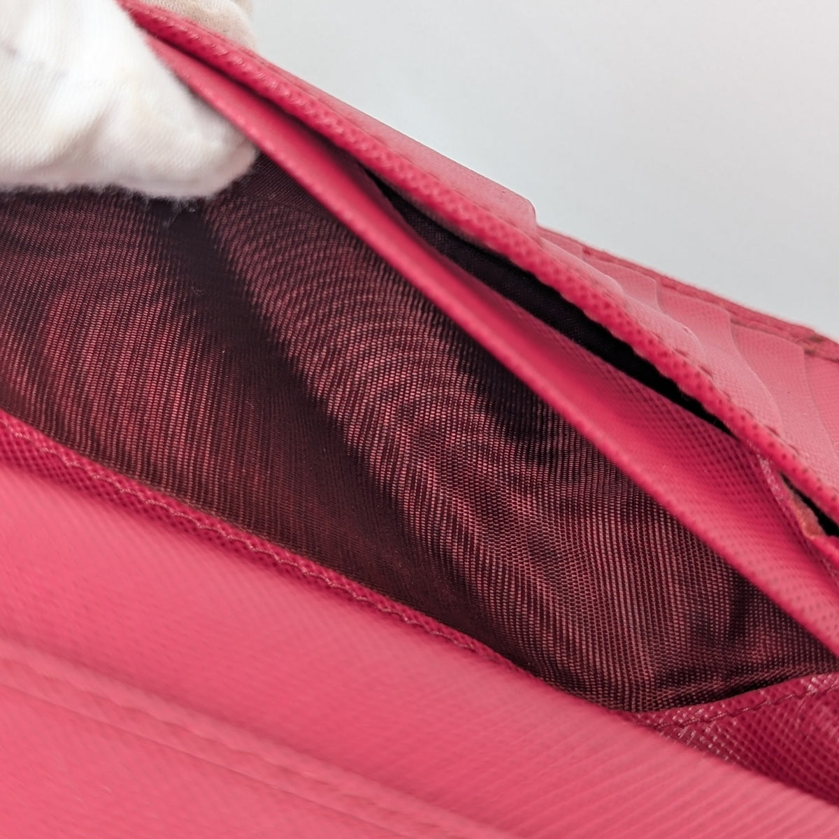 Prada Saffiano Leder Wallet Pink