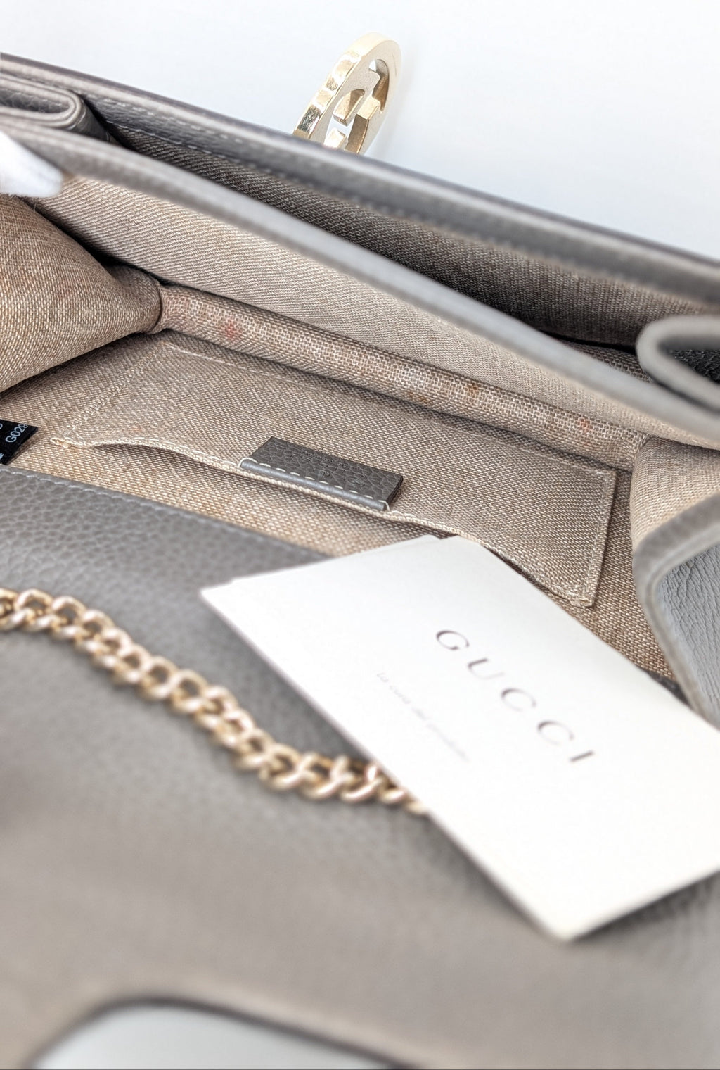 Gucci Interlocking G Small Shoulder Bag Leder Grau