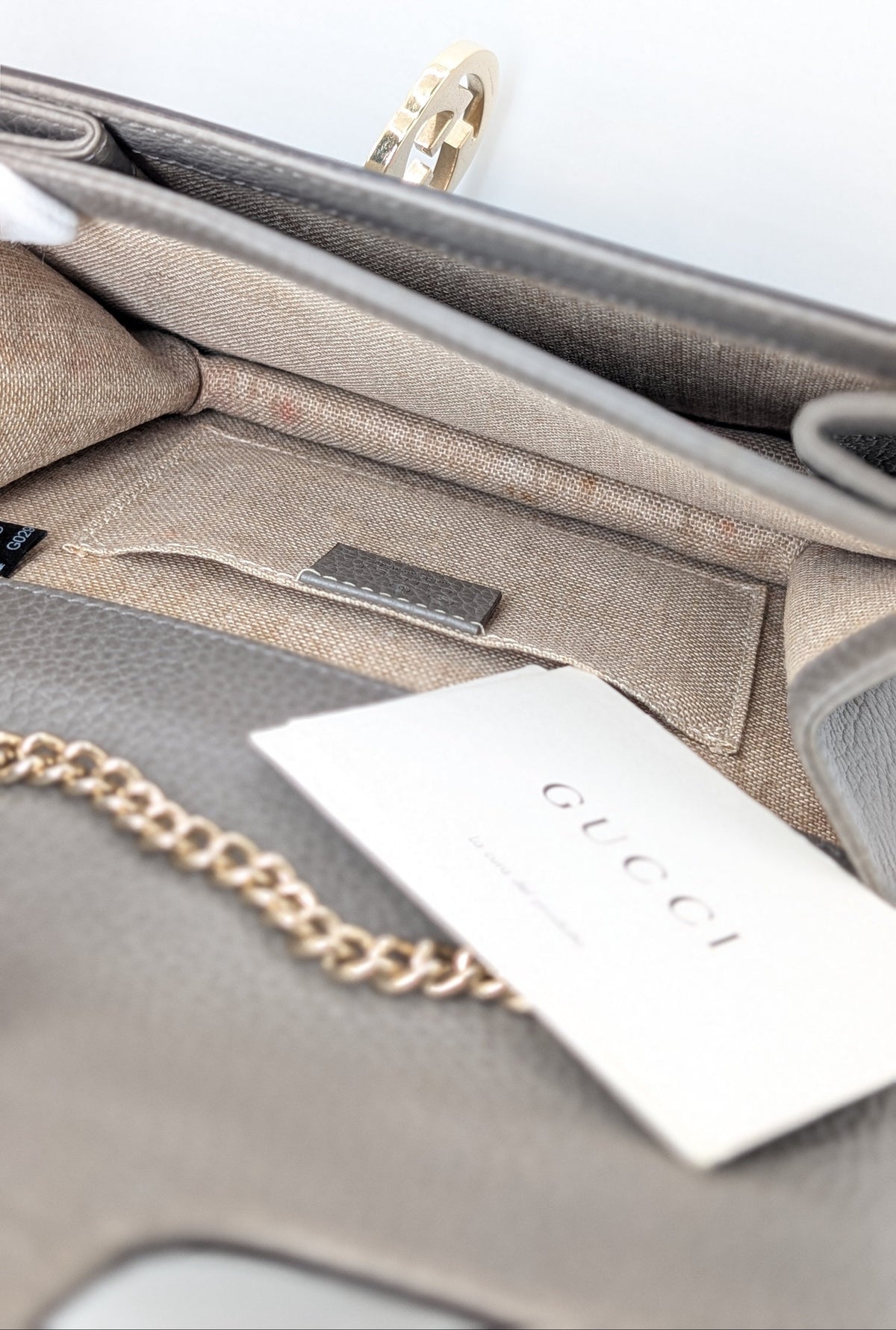 Gucci Interlocking G Small Shoulder Bag Leder Grau