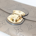 Louis Vuitton Amelia Wallet Mahina Leder Taupe