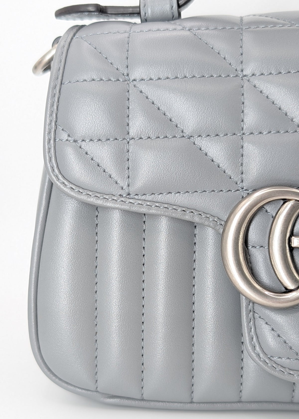 Gucci GG Marmont Monochrome Top Handle Flap Mini Grau