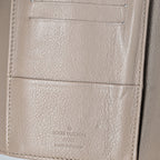 Louis Vuitton Amelia Wallet Mahina Leder Taupe