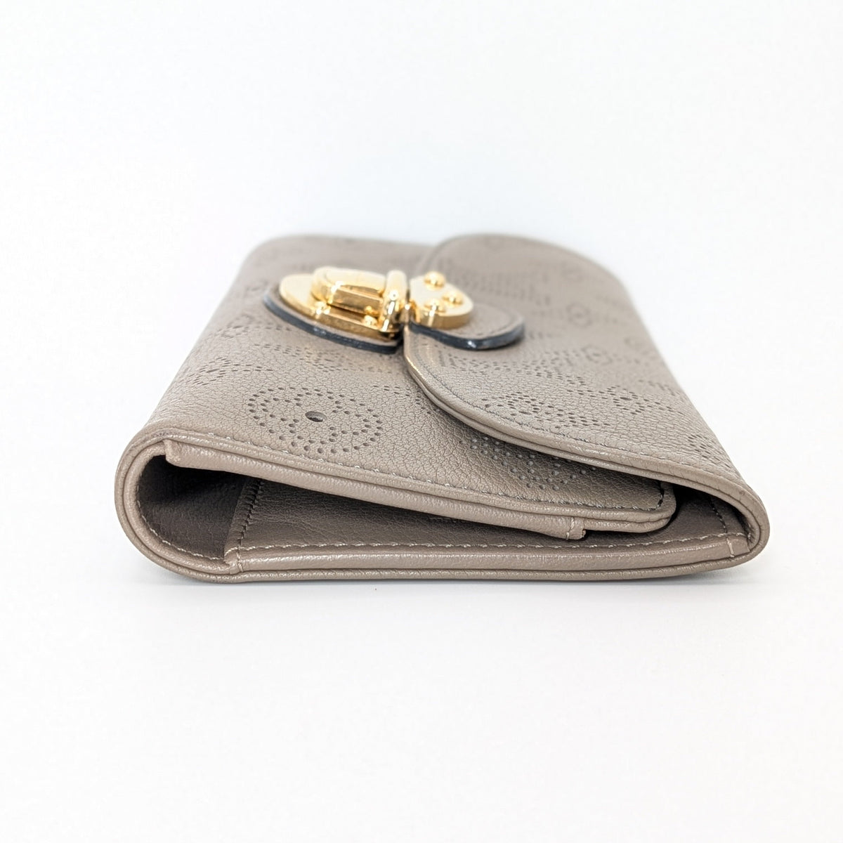 Louis Vuitton Amelia Wallet Mahina Leder Taupe