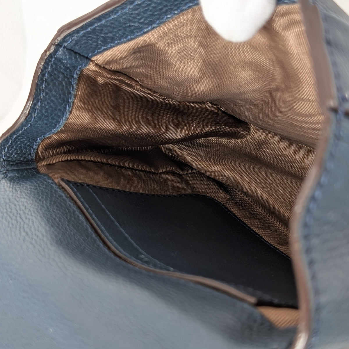 Chloé Mini Elsie Crossbody Bag aus blauem Leder
