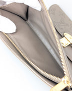 Louis Vuitton Amelia Wallet Mahina Leder Taupe