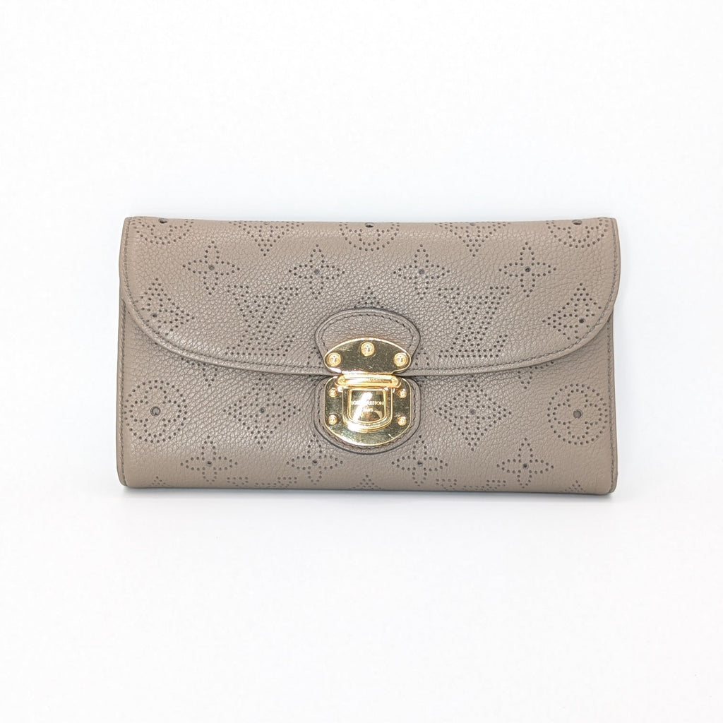Louis Vuitton Amelia Wallet Mahina Leder Taupe