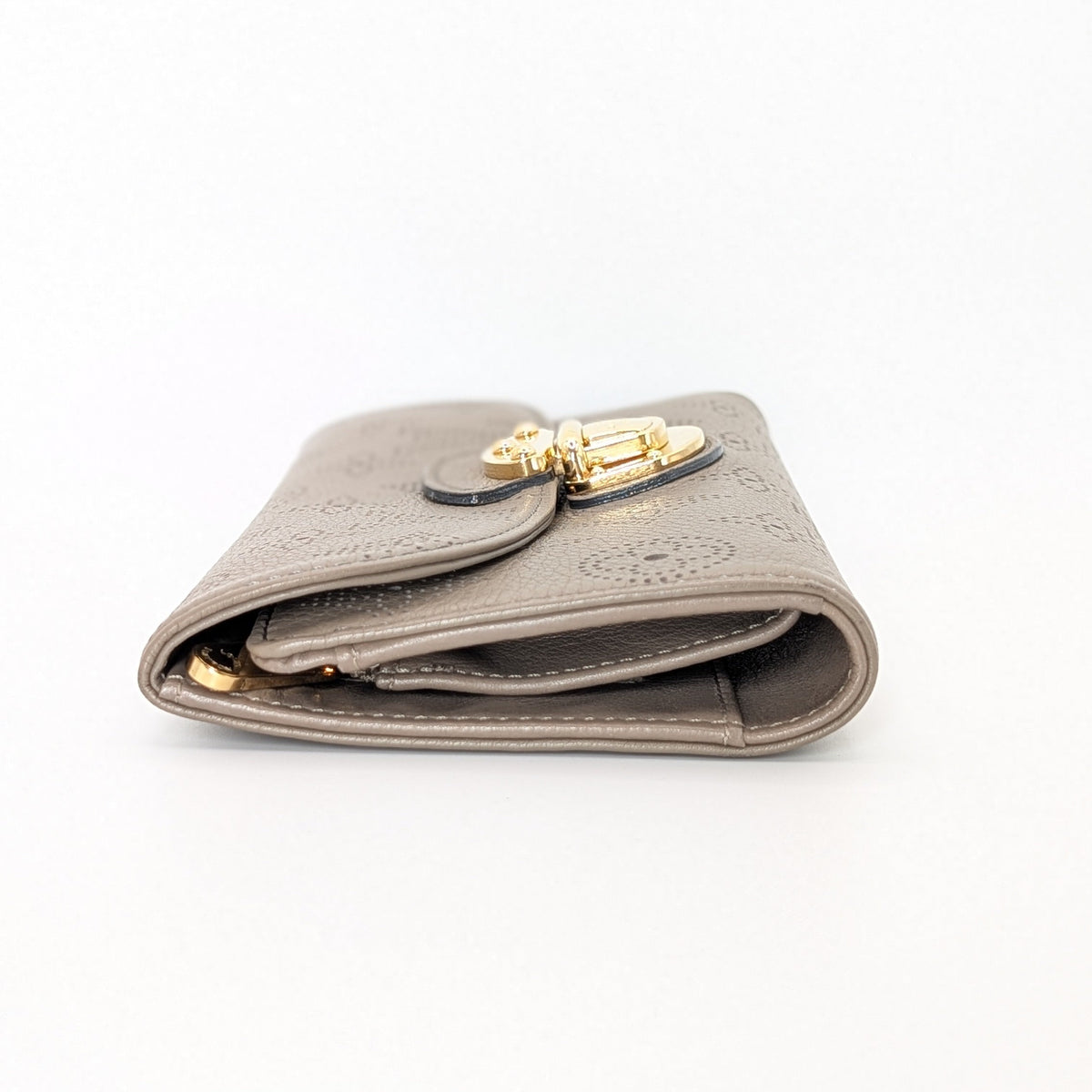 Louis Vuitton Amelia Wallet Mahina Leder Taupe