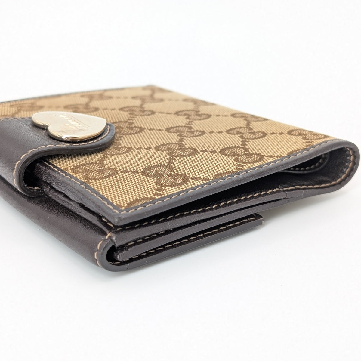 Gucci GG Canvas Compact Wallet mit Herz-Plakette