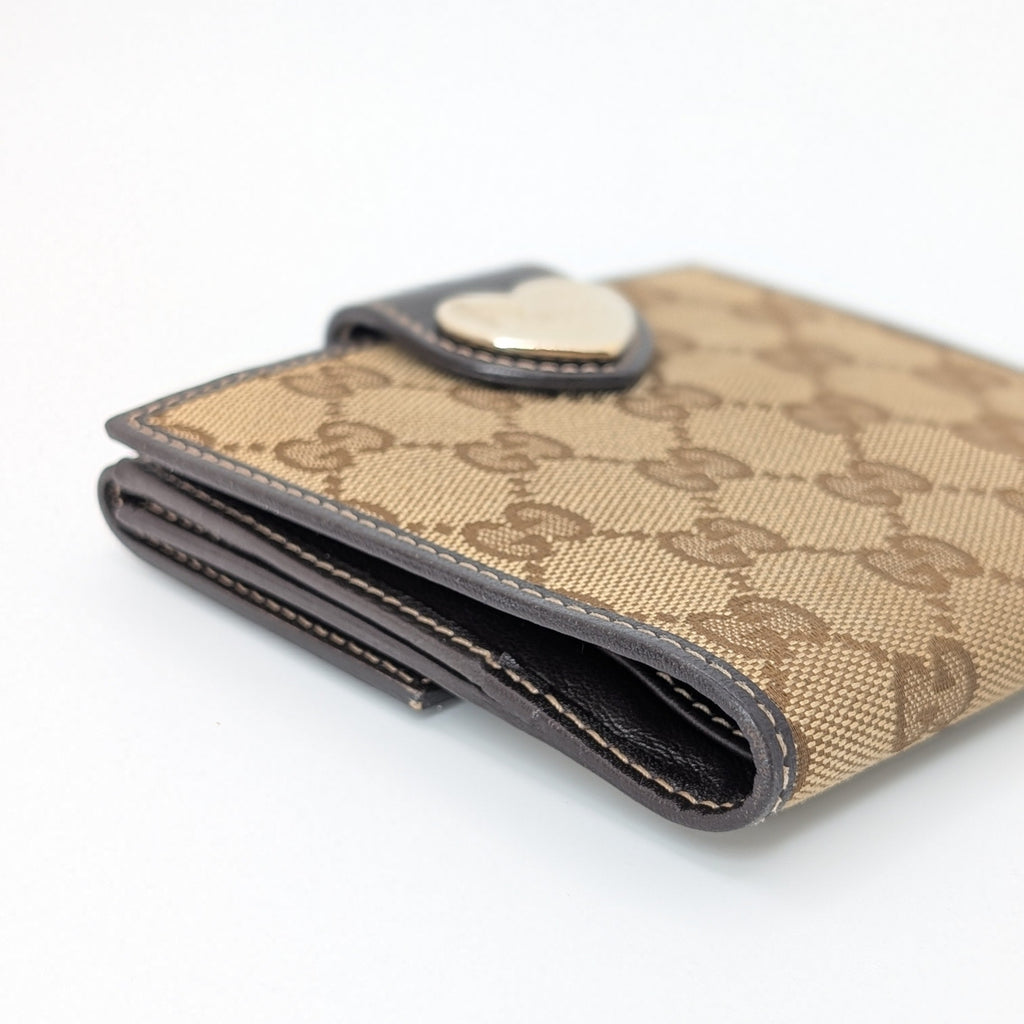 Gucci GG Canvas Compact Wallet mit Herz-Plakette
