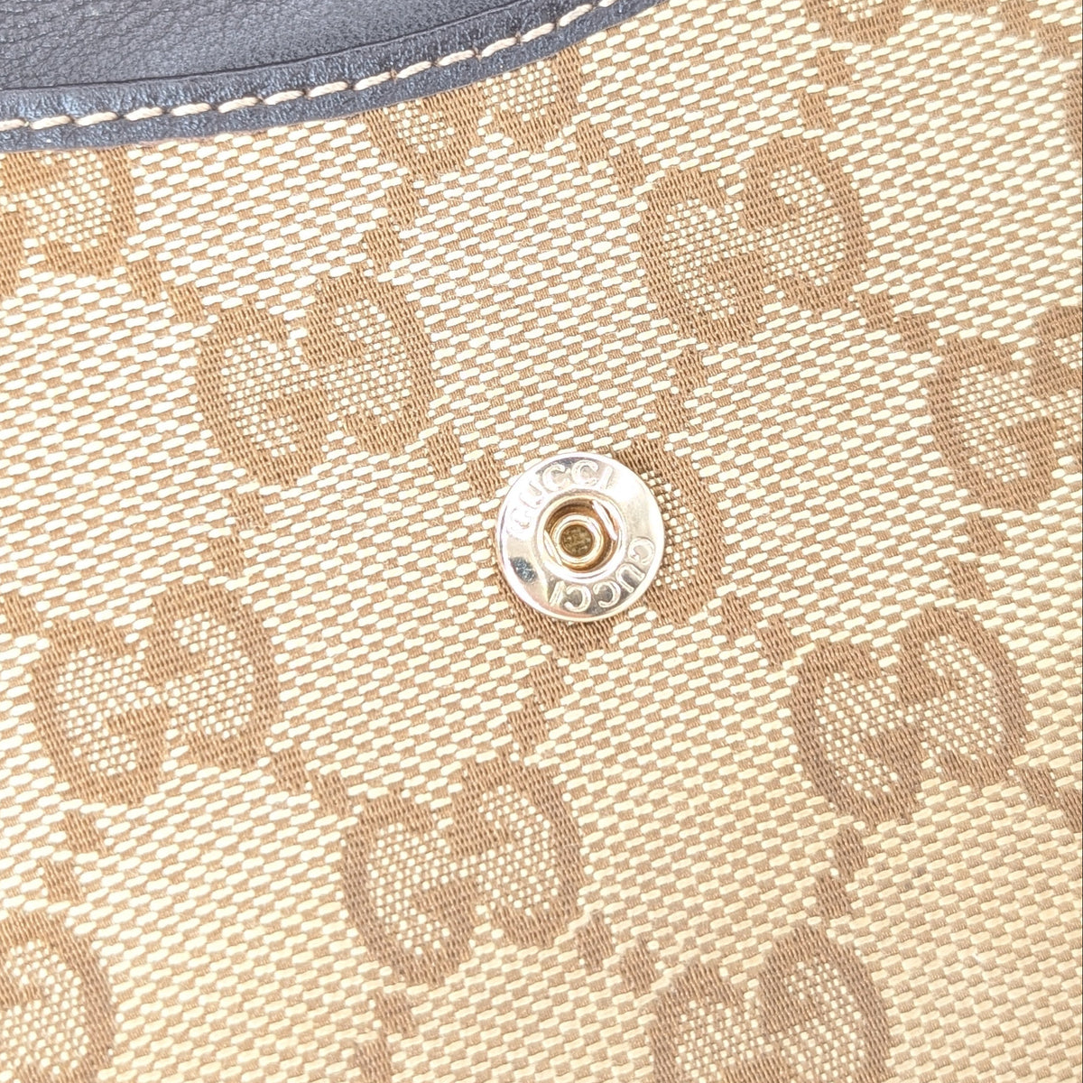 Gucci GG Canvas Compact Wallet mit Herz-Plakette