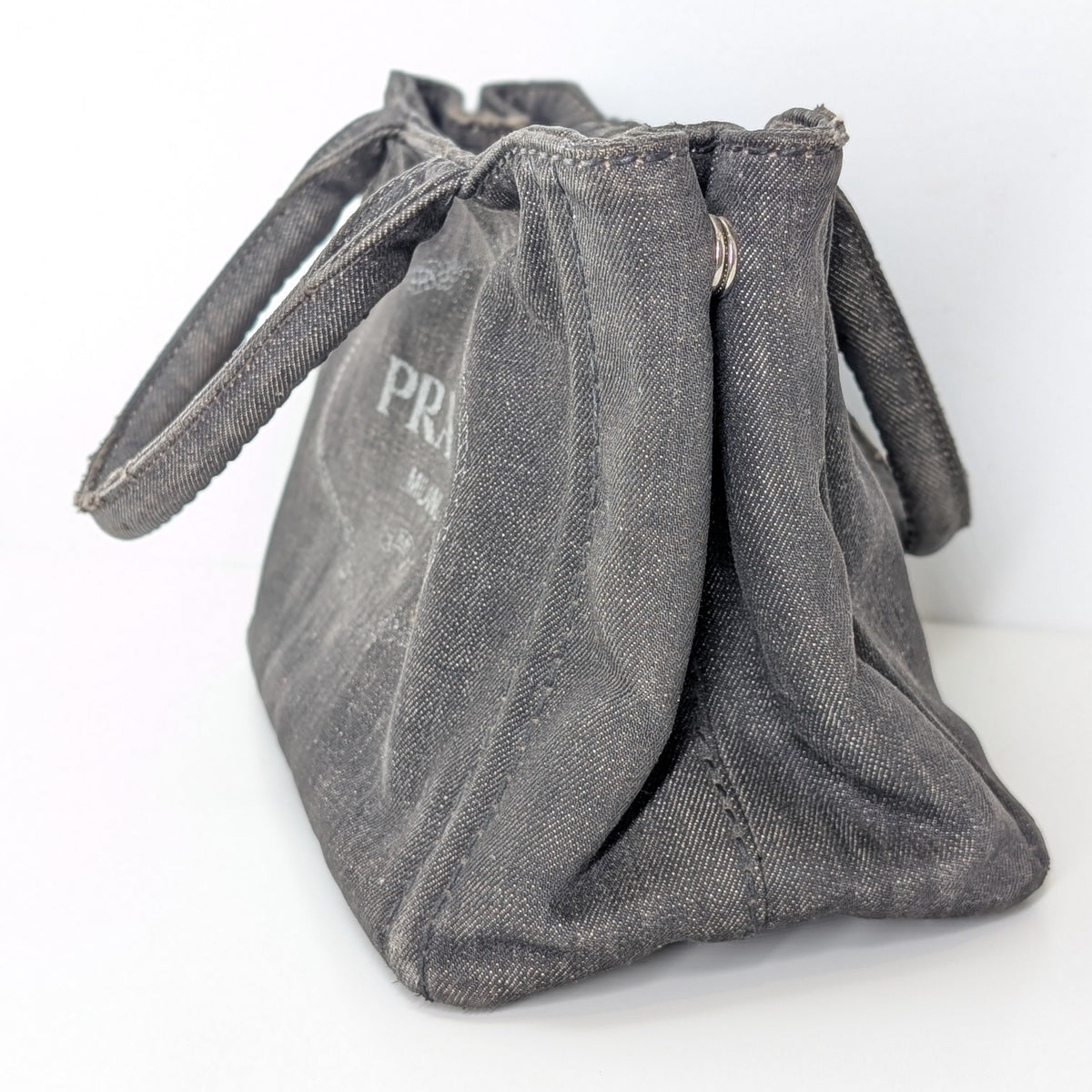 Prada Canapa Small Tote Bag aus anthrazitfarbenem Denim