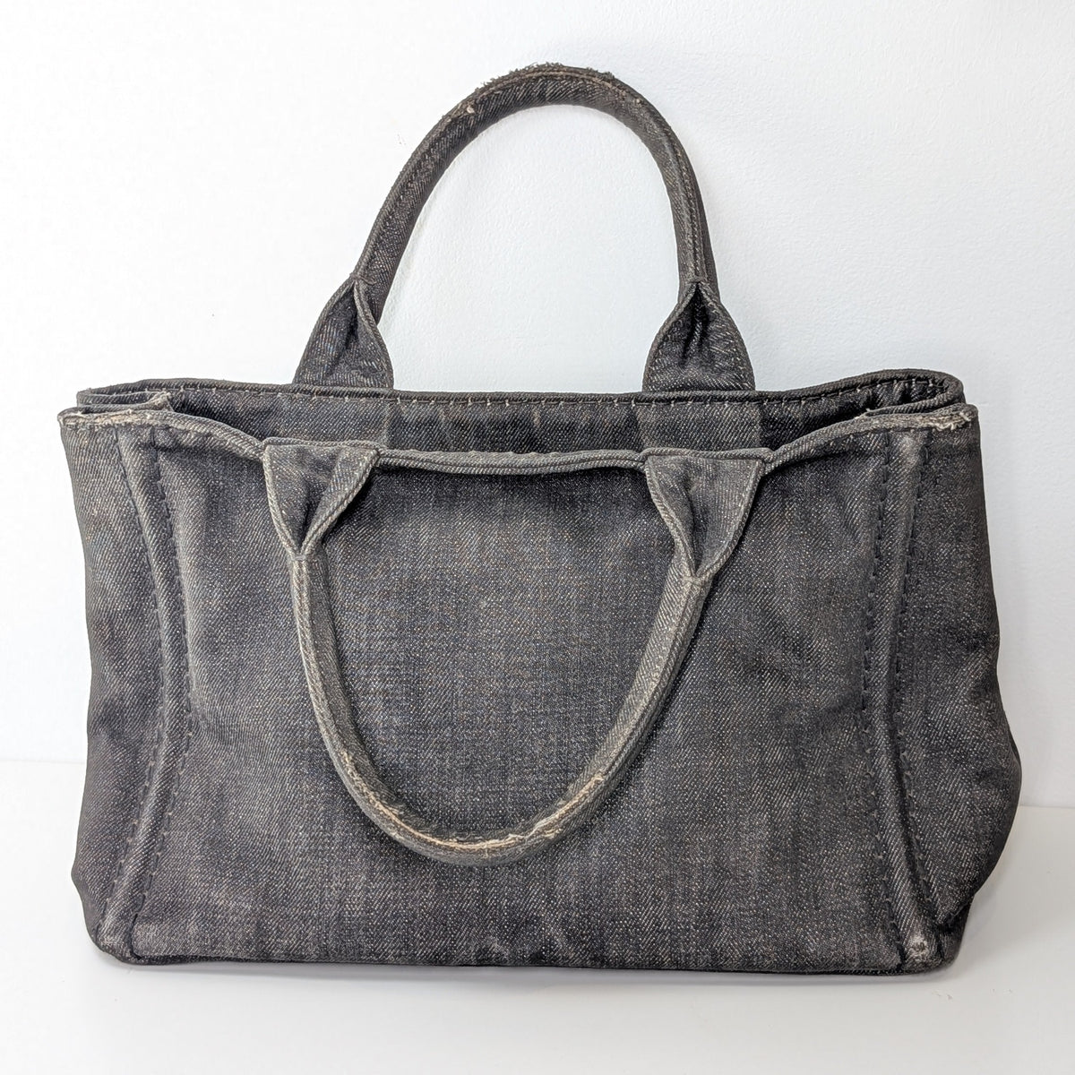 Prada Canapa Small Tote Bag aus anthrazitfarbenem Denim