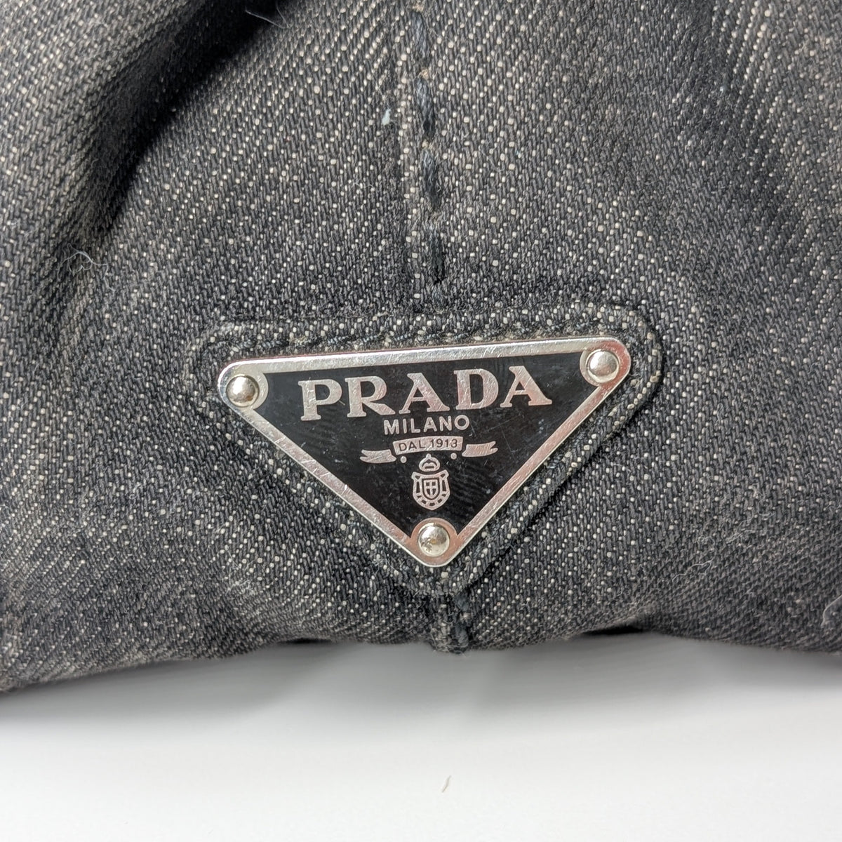 Prada Canapa Small Tote Bag aus anthrazitfarbenem Denim
