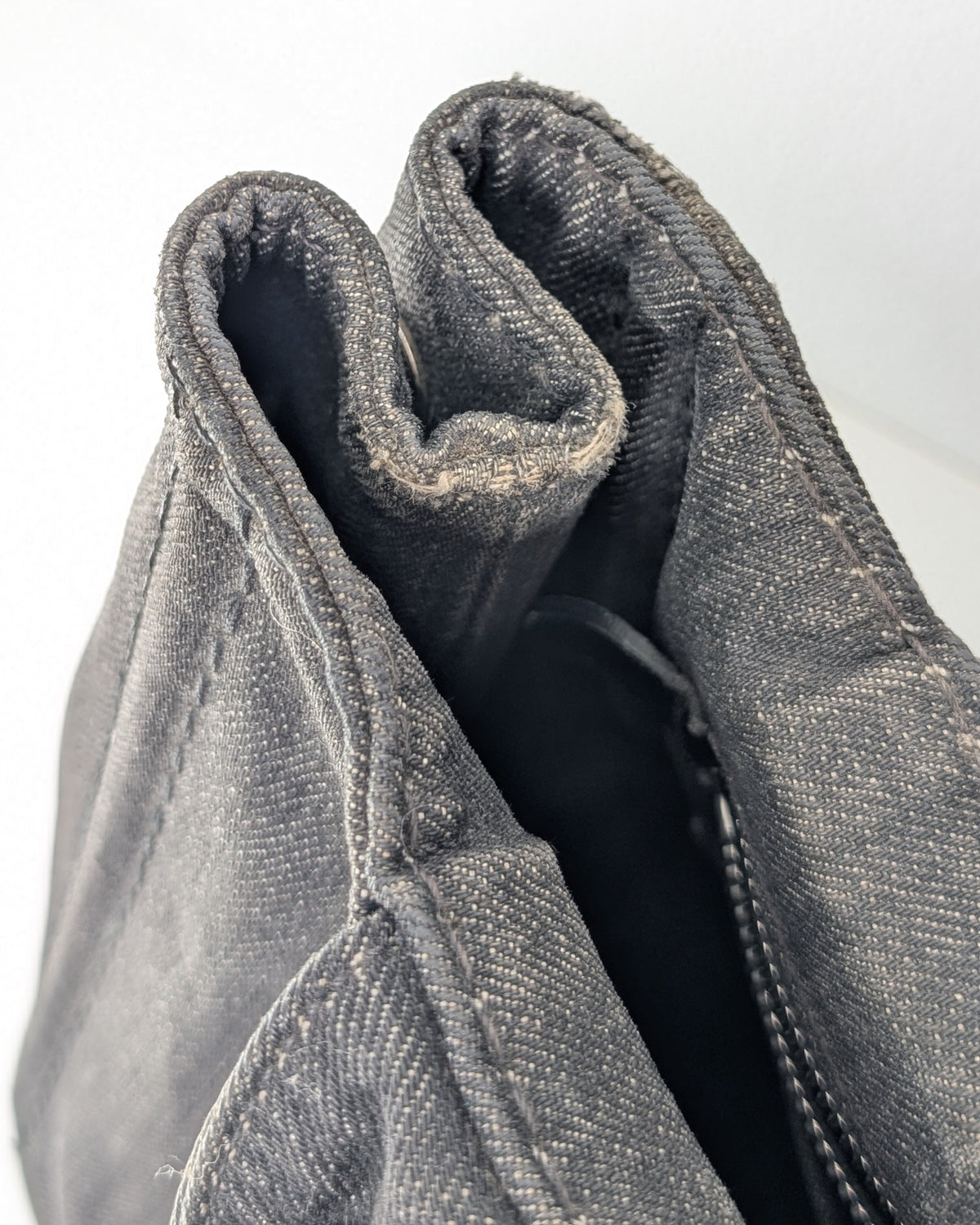 Prada Canapa Small Tote Bag aus anthrazitfarbenem Denim
