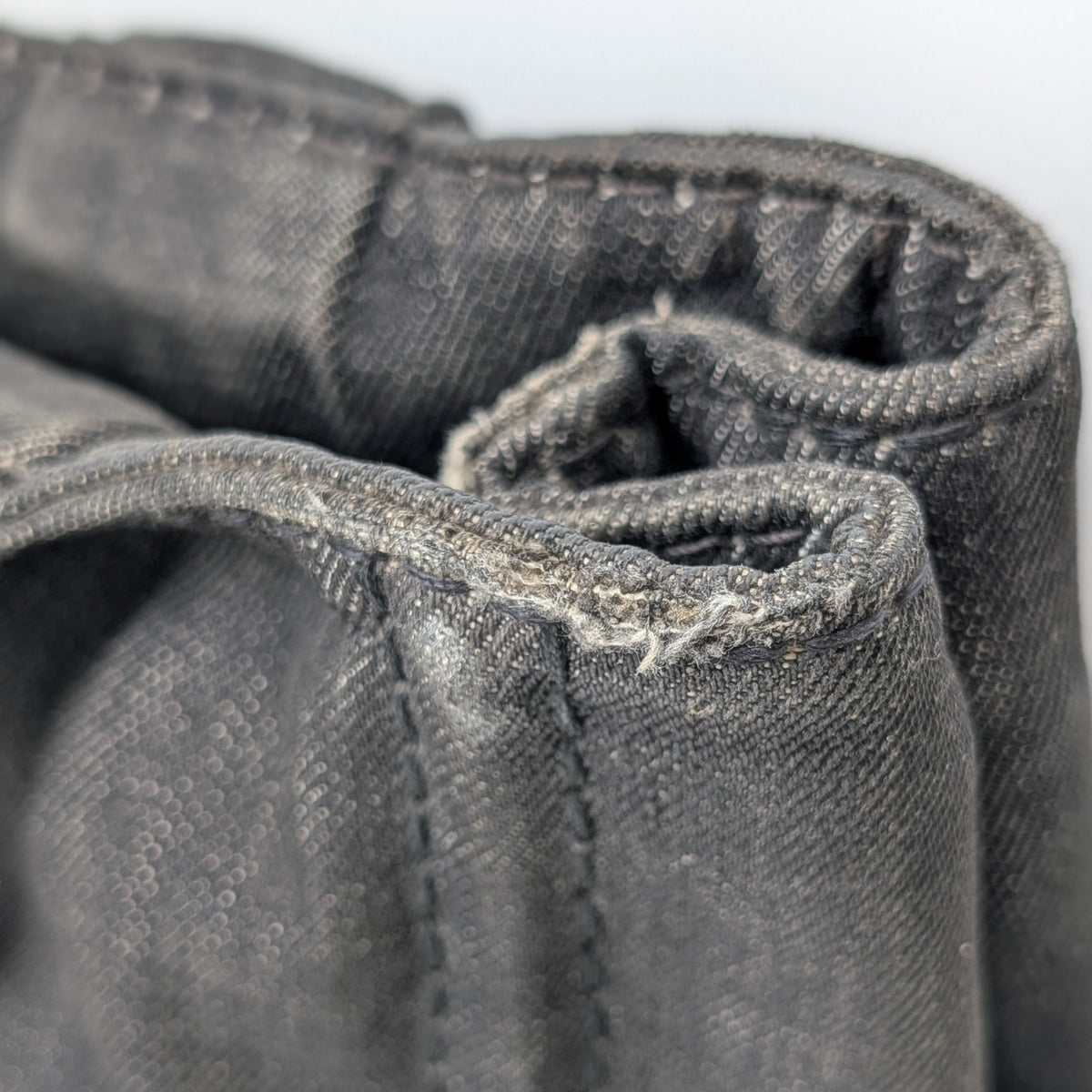 Prada Canapa Small Tote Bag aus anthrazitfarbenem Denim