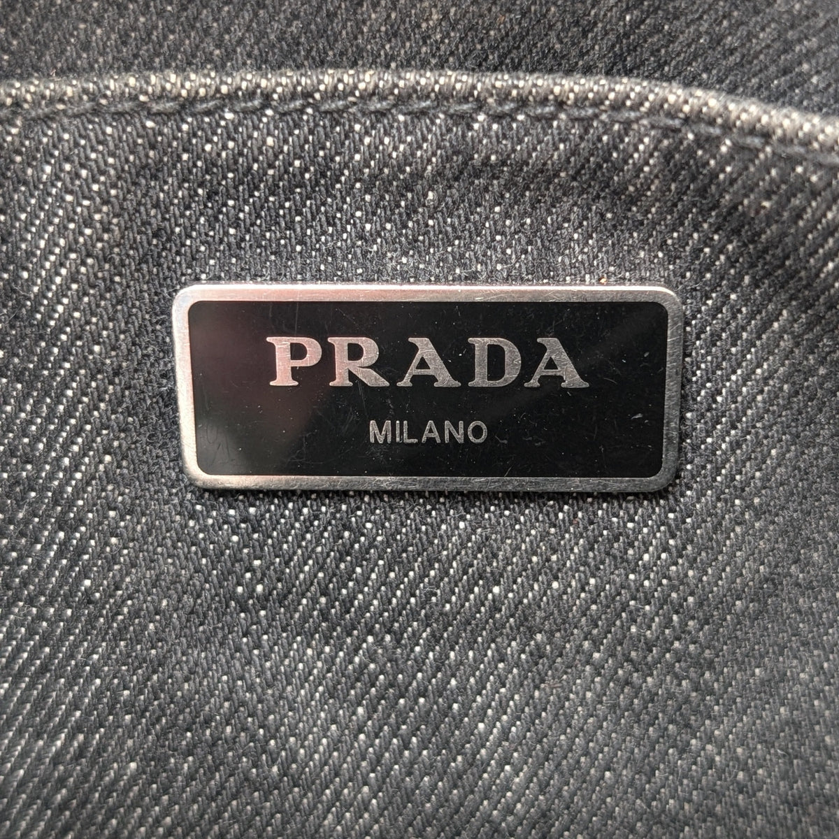 Prada Canapa Small Tote Bag aus anthrazitfarbenem Denim