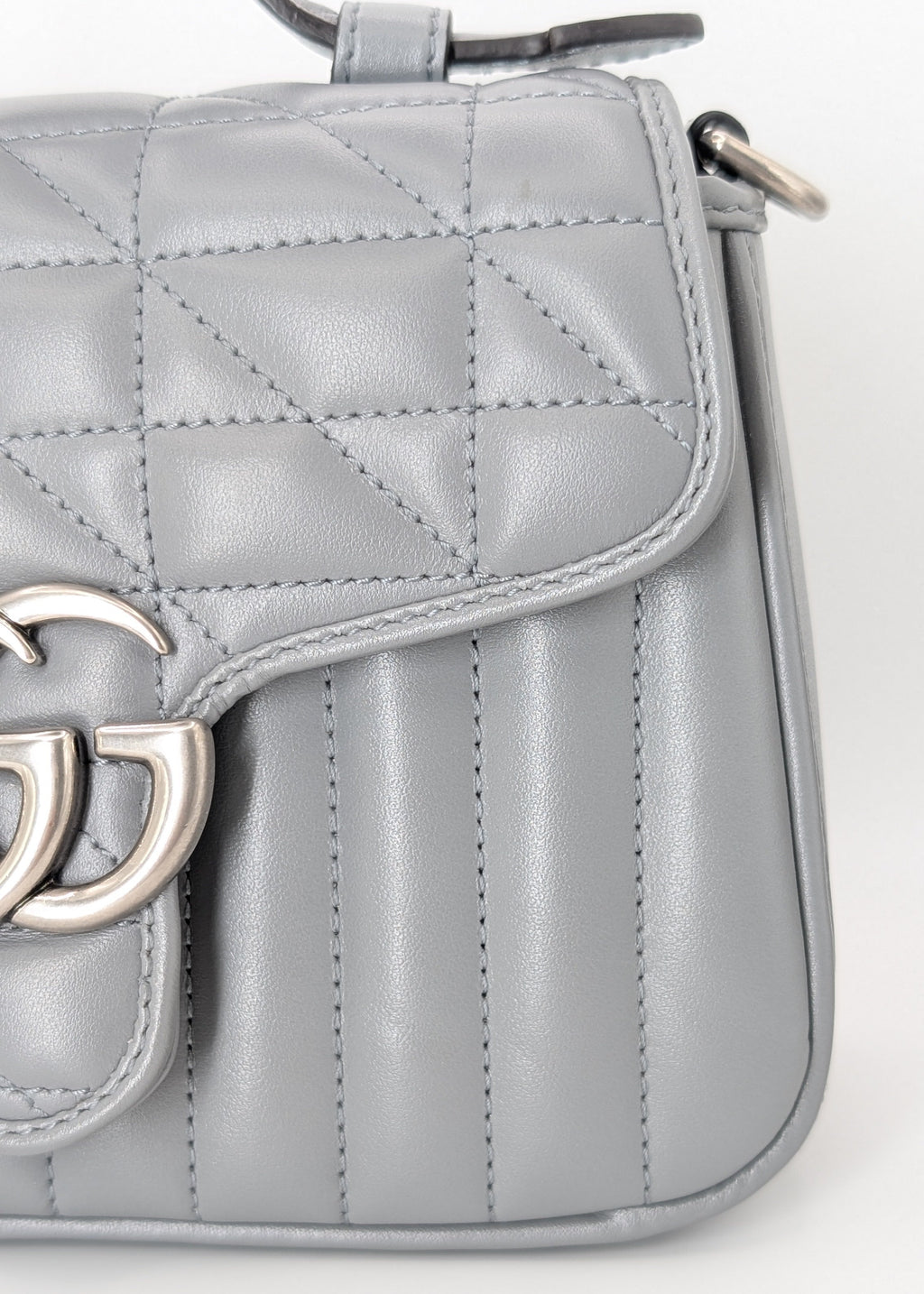 Gucci GG Marmont Monochrome Top Handle Flap Mini Grau