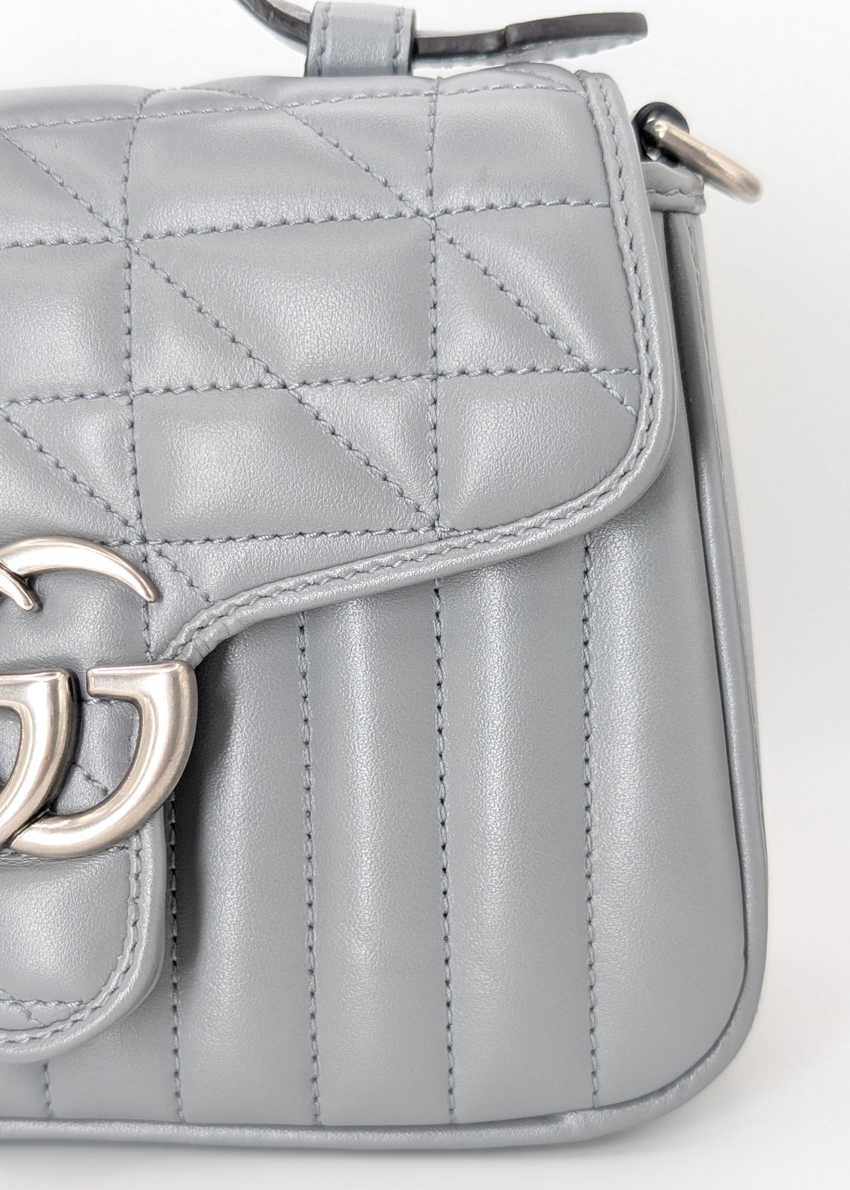 Gucci GG Marmont Monochrome Top Handle Flap Mini Grau