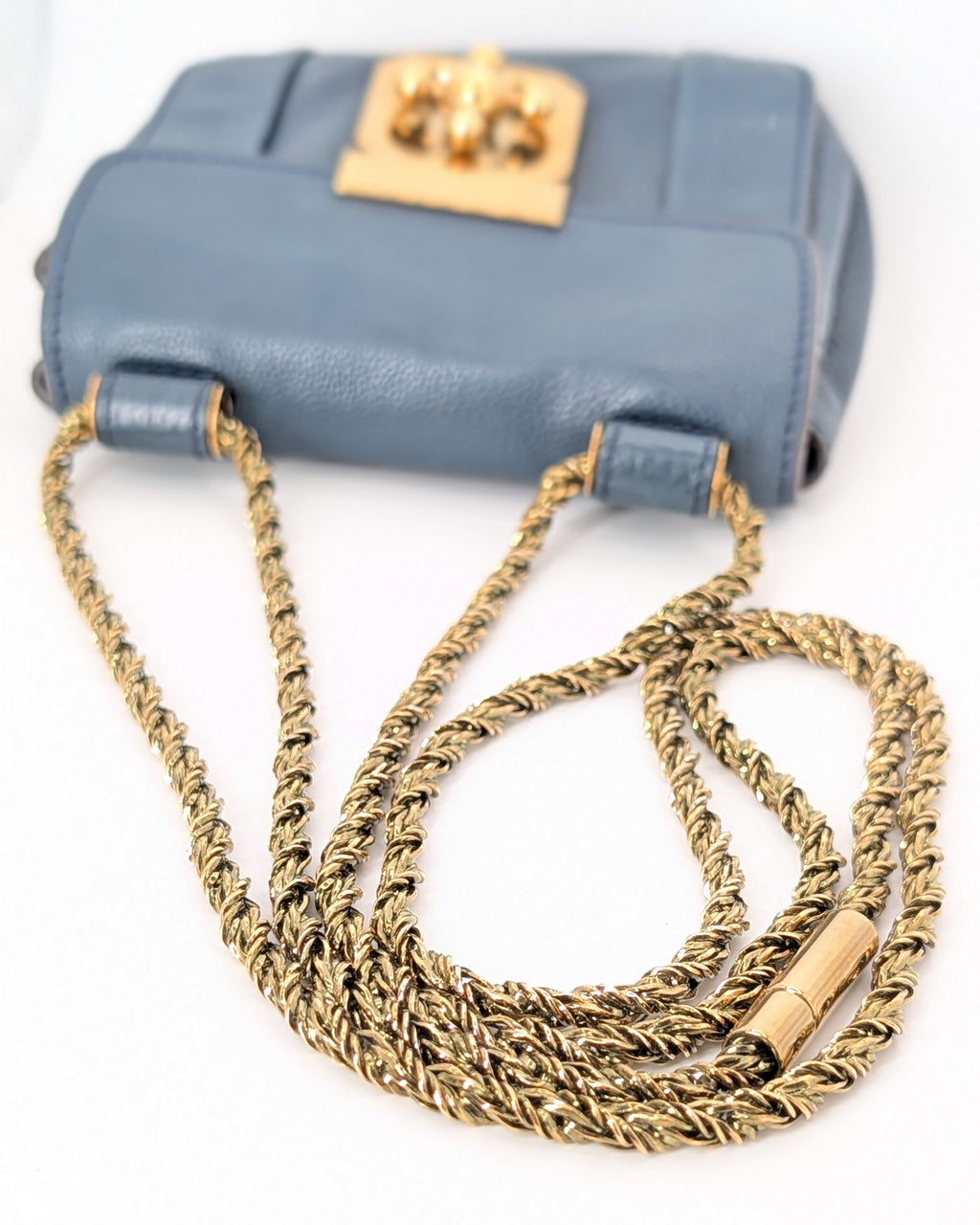 Chloé Mini Elsie Crossbody Bag aus blauem Leder