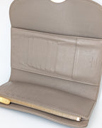 Louis Vuitton Amelia Wallet Mahina Leder Taupe